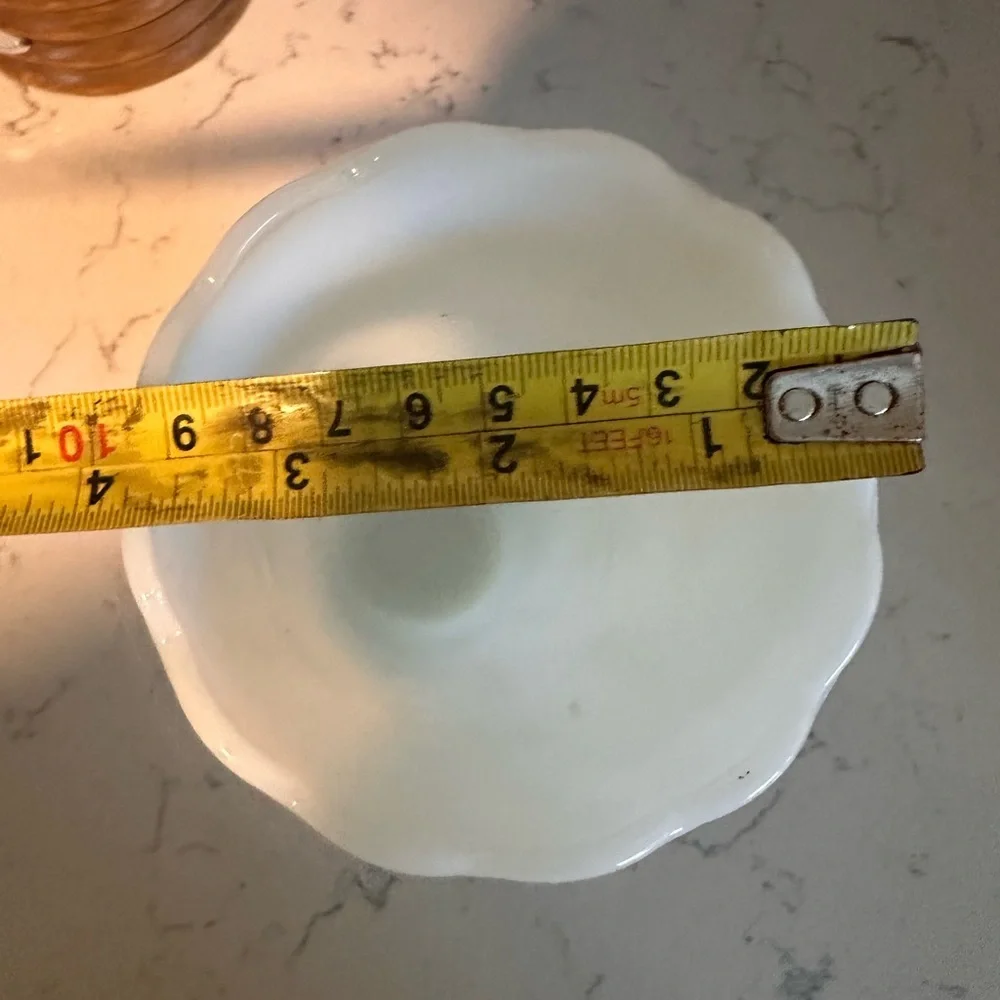 Vintage Anchor Hocking teardrop milk glass vase - Picture 6 of 7
